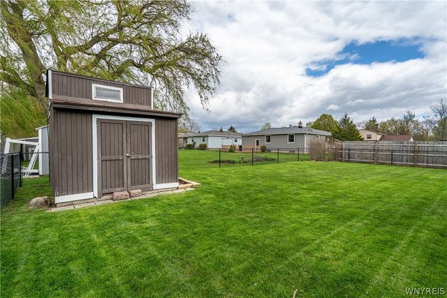 8 Cromwell Drive, Cheektowaga, NY 14043