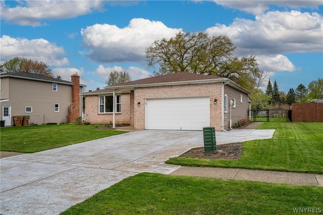 8 Cromwell Drive, Cheektowaga, NY 14043