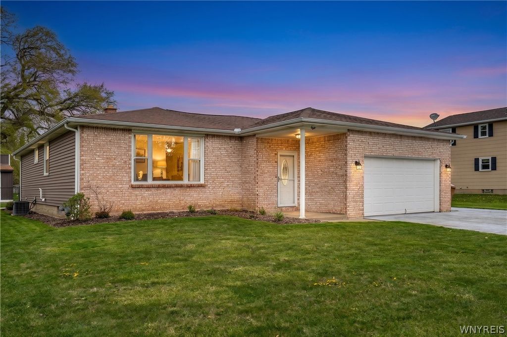 8 Cromwell Drive, Cheektowaga, NY 14043