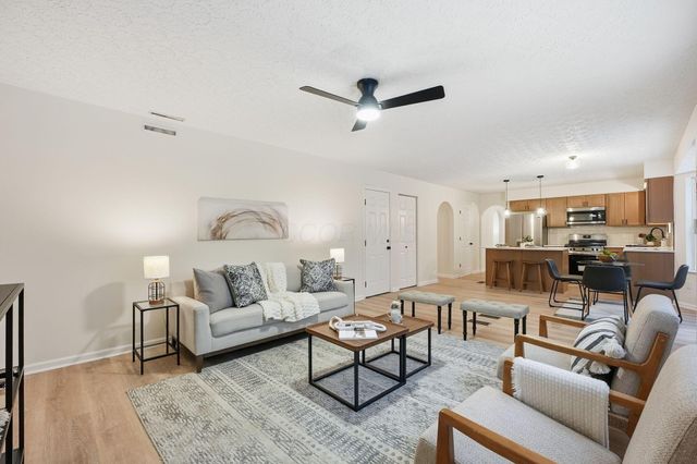 109 Longwood Crossing Boulevard, Etna, OH 43062