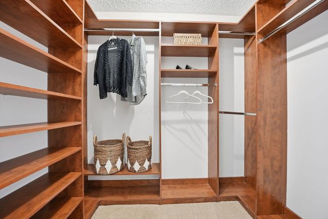 109 Longwood Crossing Boulevard, Etna, OH 43062