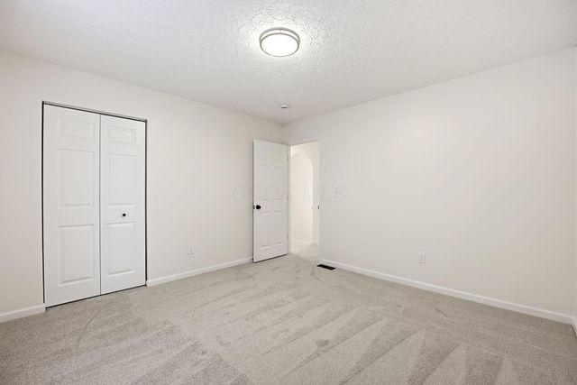 109 Longwood Crossing Boulevard, Etna, OH 43062