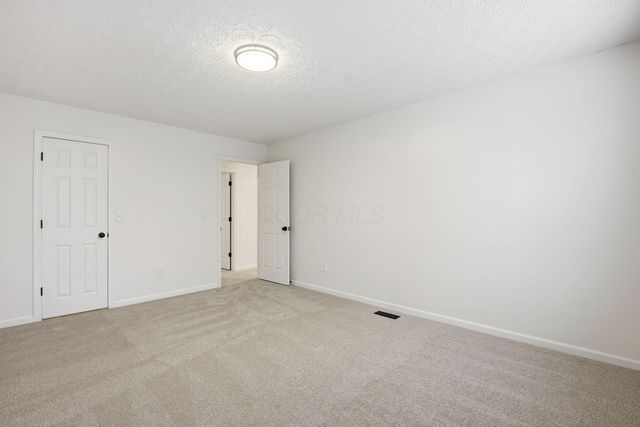 109 Longwood Crossing Boulevard, Etna, OH 43062