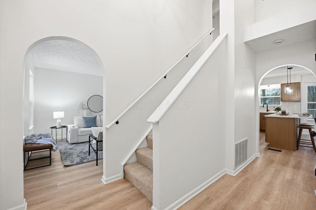 109 Longwood Crossing Boulevard, Etna, OH 43062