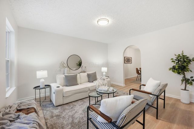 109 Longwood Crossing Boulevard, Etna, OH 43062