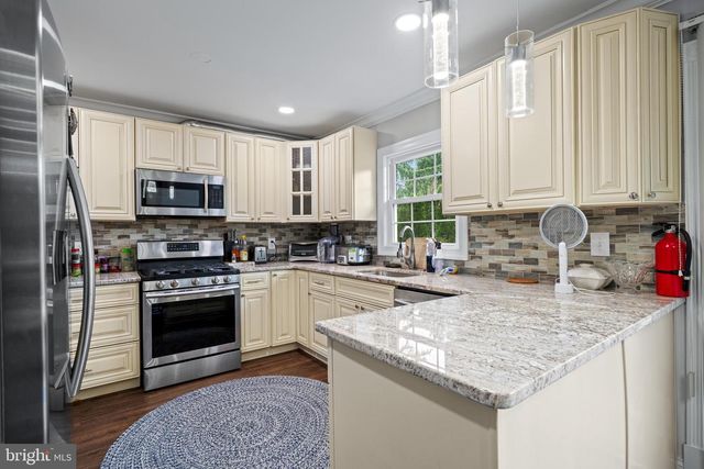 502 W LAUREL RD, Stratford, NJ 08084