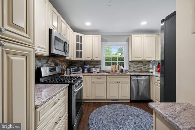502 W LAUREL RD, Stratford, NJ 08084