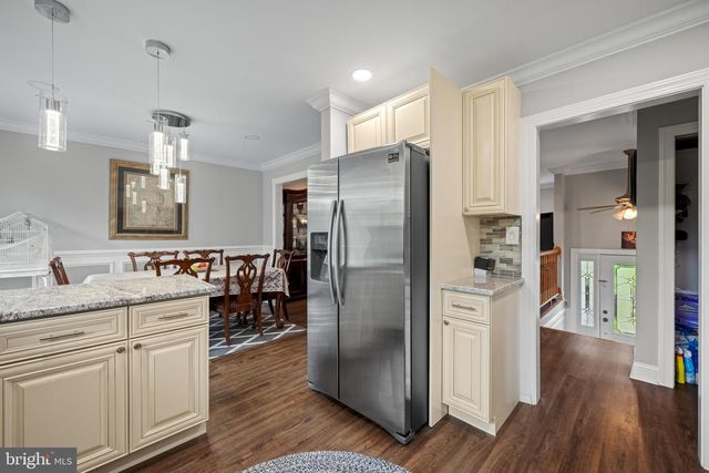 502 W LAUREL RD, Stratford, NJ 08084