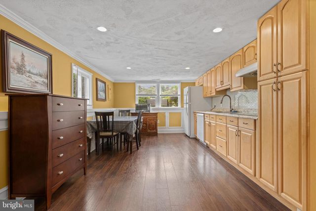 502 W LAUREL RD, Stratford, NJ 08084