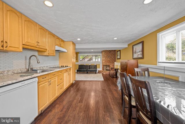 502 W LAUREL RD, Stratford, NJ 08084
