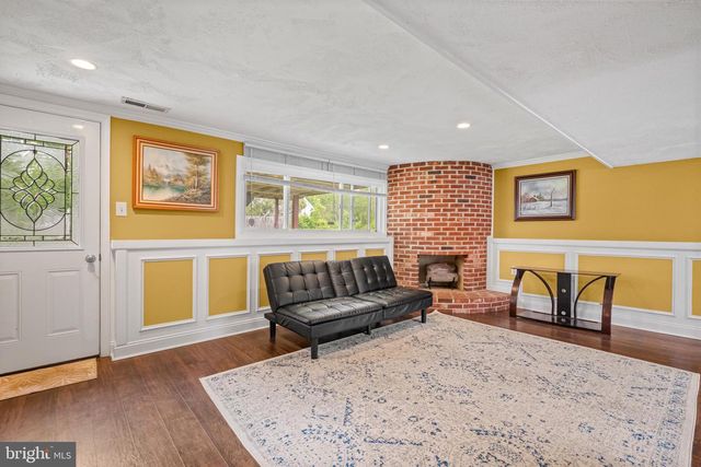 502 W LAUREL RD, Stratford, NJ 08084
