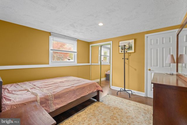 502 W LAUREL RD, Stratford, NJ 08084