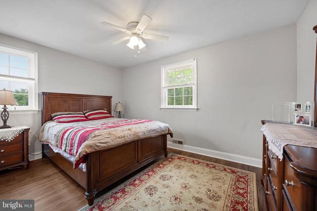 502 W LAUREL RD, Stratford, NJ 08084
