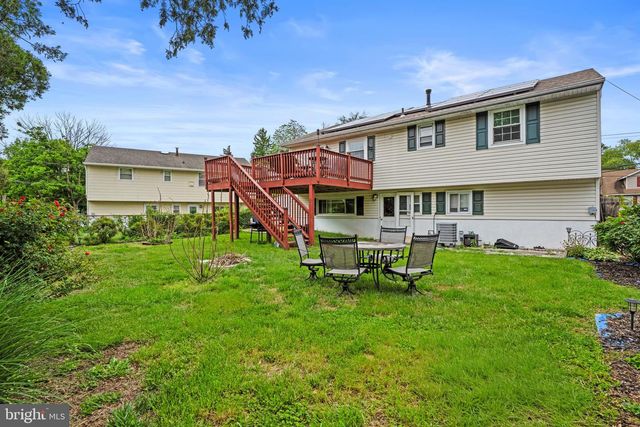 502 W LAUREL RD, Stratford, NJ 08084