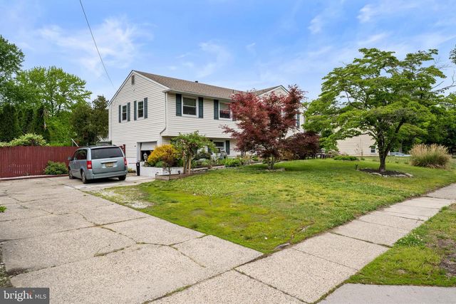 502 W LAUREL RD, Stratford, NJ 08084
