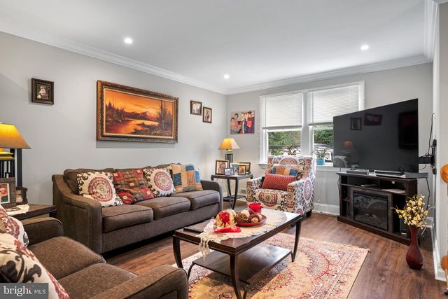 502 W LAUREL RD, Stratford, NJ 08084