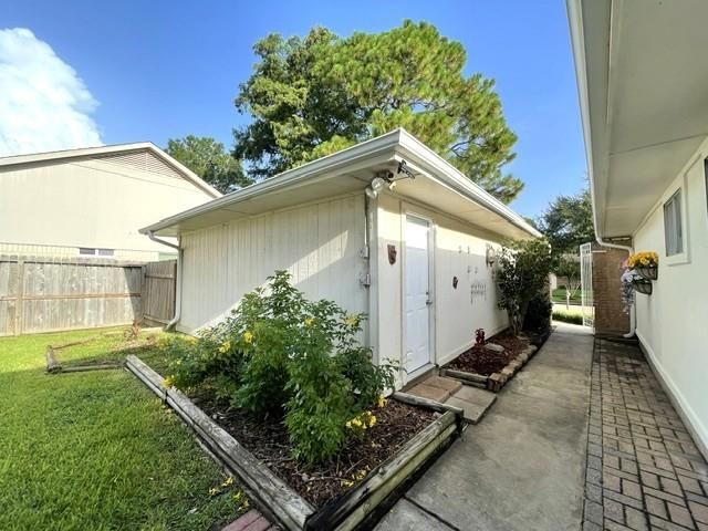 15714 Echo Hill Drive, Houston, TX 77059