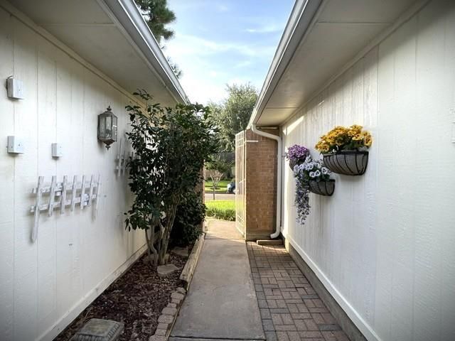 15714 Echo Hill Drive, Houston, TX 77059