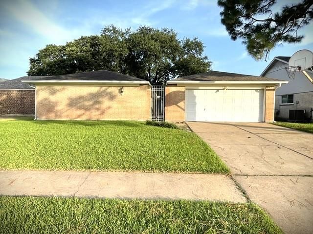 15714 Echo Hill Drive, Houston, TX 77059