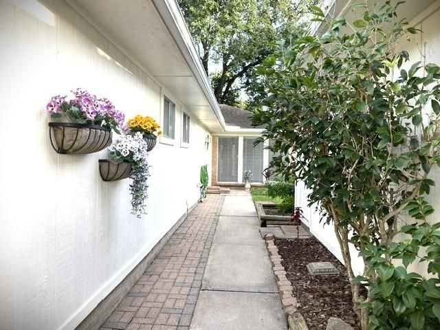 15714 Echo Hill Drive, Houston, TX 77059