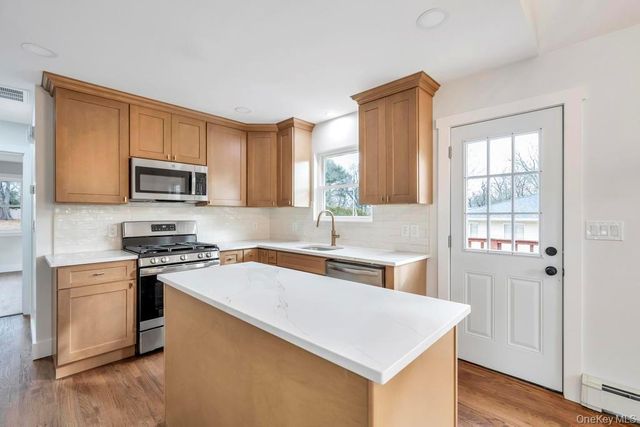 160 Oak Street, Mattituck, NY 11952