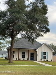 810 Old Spanish Trail, Bay Saint Louis, MS 39520
