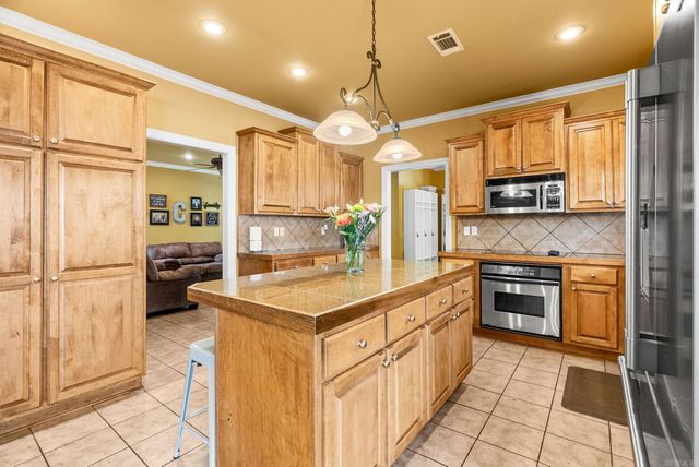 121 Lily Drive, Maumelle, AR 72113