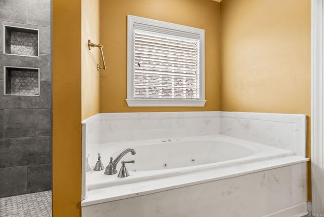 121 Lily Drive, Maumelle, AR 72113