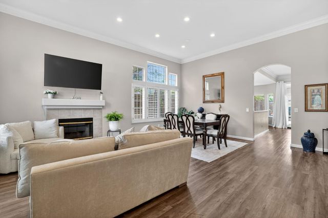 130 Bayline Cir, Folsom, CA 95630