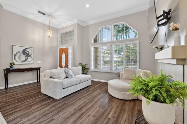 130 Bayline Cir, Folsom, CA 95630