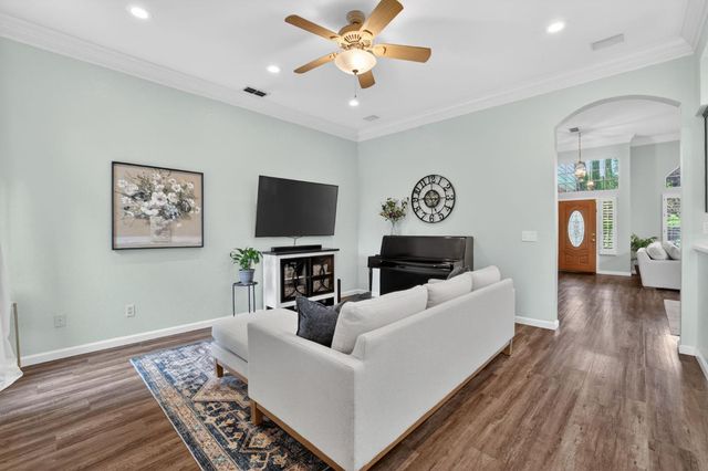 130 Bayline Cir, Folsom, CA 95630