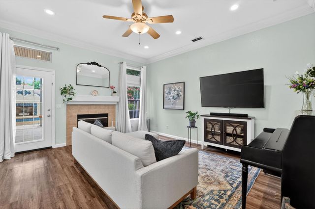 130 Bayline Cir, Folsom, CA 95630