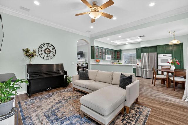 130 Bayline Cir, Folsom, CA 95630