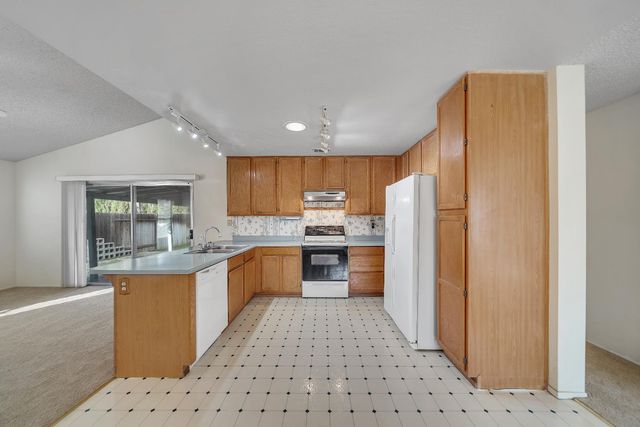 5241 Bassett Way, Sacramento, CA 95823