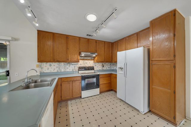 5241 Bassett Way, Sacramento, CA 95823