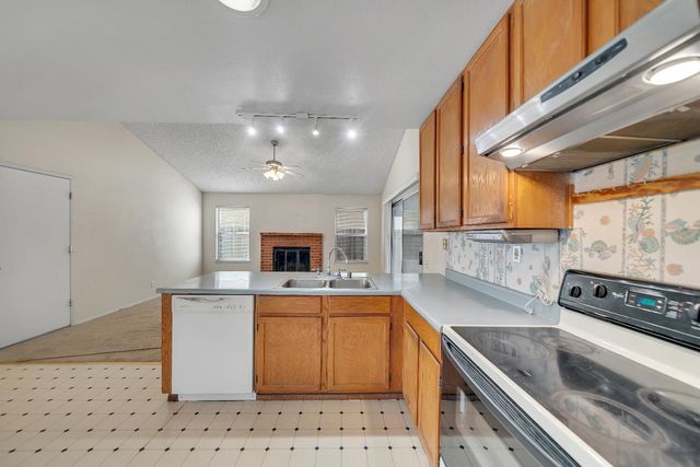 5241 Bassett Way, Sacramento, CA 95823