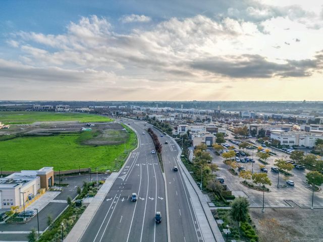 5241 Bassett Way, Sacramento, CA 95823