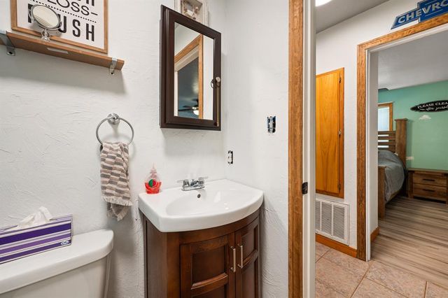 32318 Hamilton Road, Wanette, OK 74878