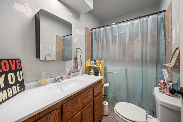 32318 Hamilton Road, Wanette, OK 74878