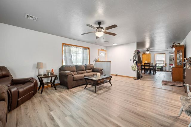 32318 Hamilton Road, Wanette, OK 74878
