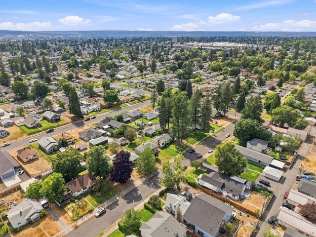 824 E Sanson Ave, Spokane, WA 99207