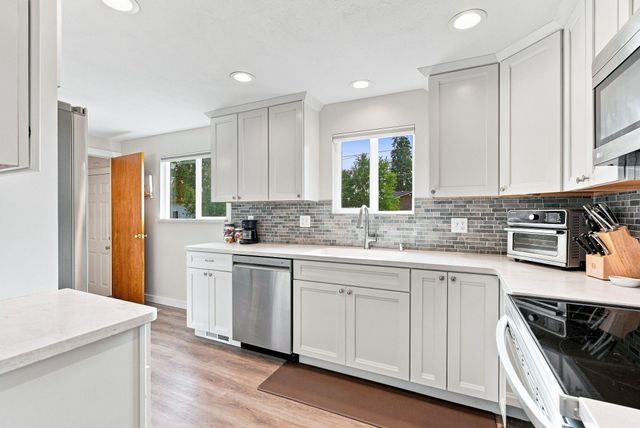 824 E Sanson Ave, Spokane, WA 99207
