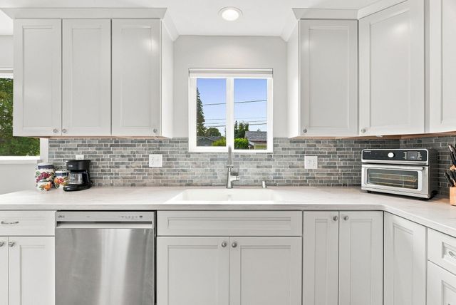 824 E Sanson Ave, Spokane, WA 99207