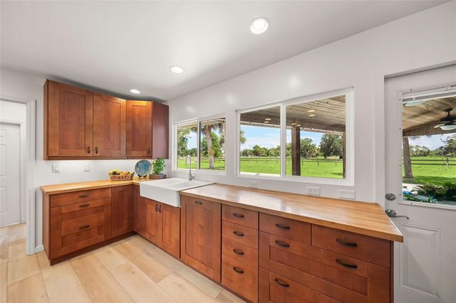5240 MYAKKA VALLEY TRAIL, Sarasota, FL 34241