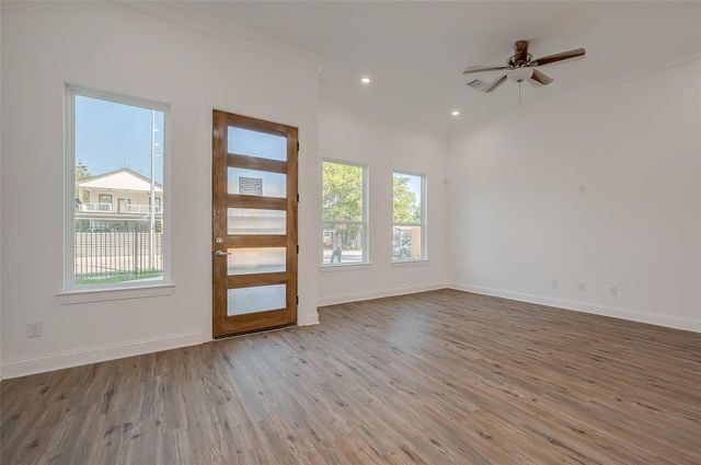 8449 Jutland Road B, Houston, TX 77033