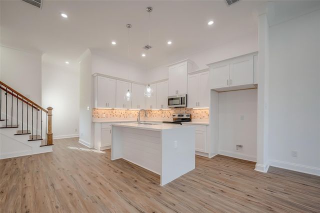 8449 Jutland Road B, Houston, TX 77033