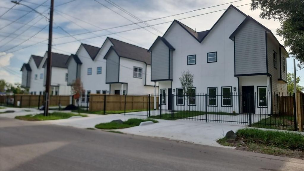 8449 Jutland Road B, Houston, TX 77033