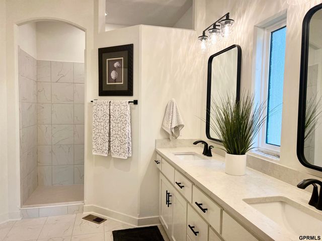 7106 N 172 Street, Bennington, NE 68007