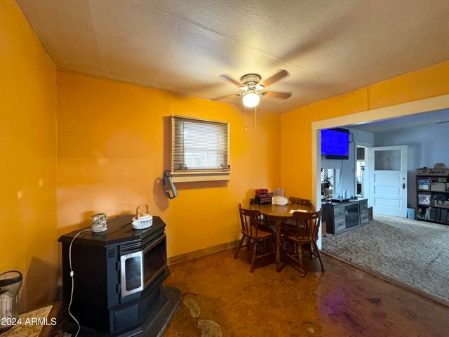 901 N PRAIRIE Avenue, Winslow, AZ 86047