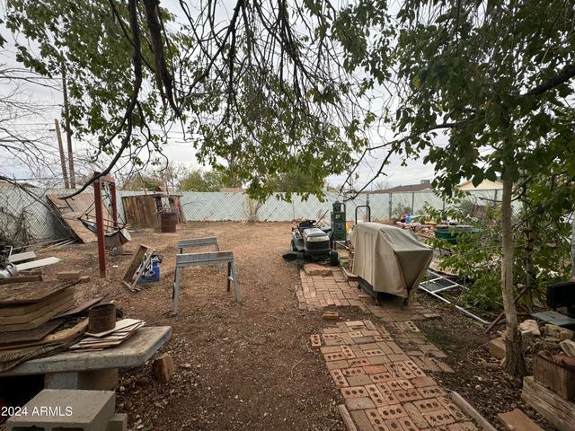 901 N PRAIRIE Avenue, Winslow, AZ 86047